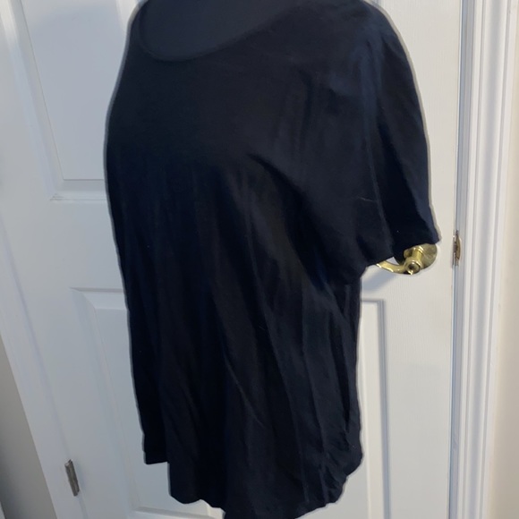 Old navy lace up back top - Picture 2 of 2